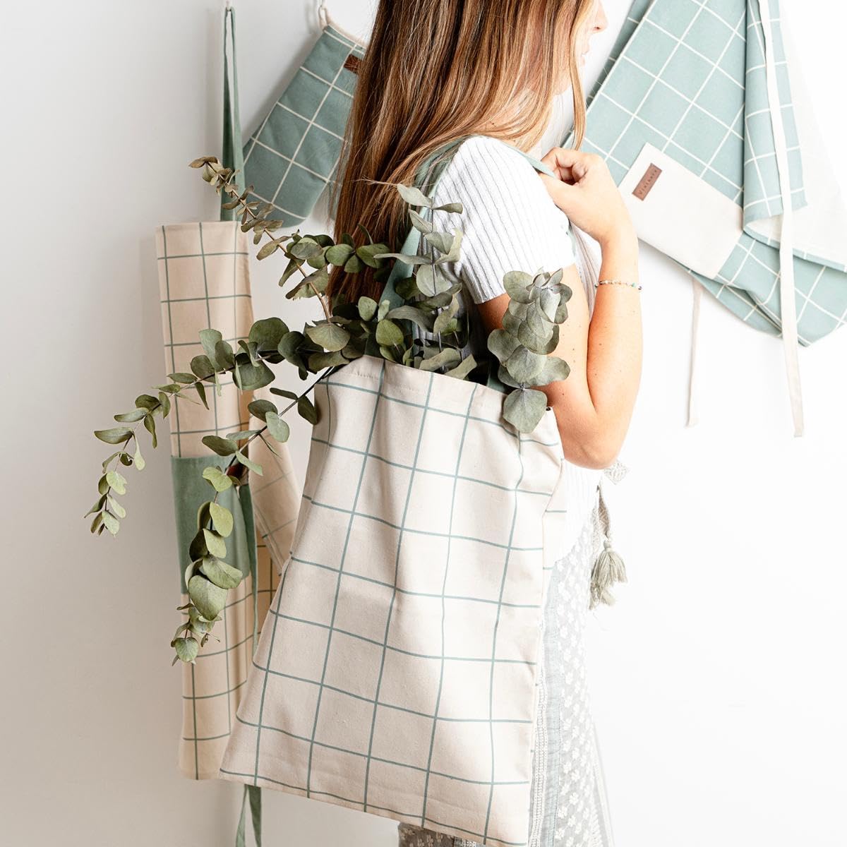 NomadLux Tote — Insulated Luxury Carry-All with Dispenser