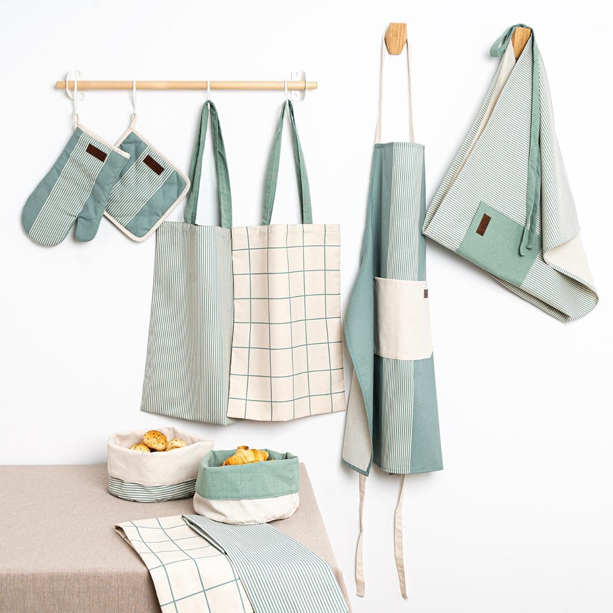 NomadLux Tote — Insulated Luxury Carry-All with Dispenser